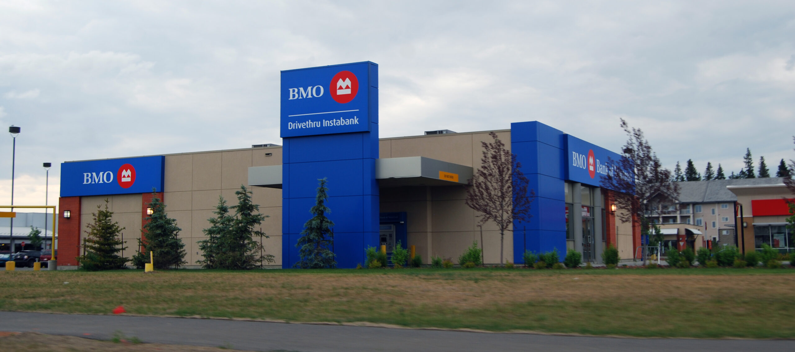 abrir-uma-conta-bancária-no-canadá-bmo-edmonton