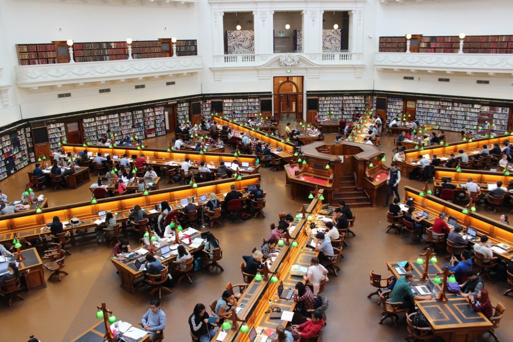 biblio-onde-estudar-no-intercâmbio