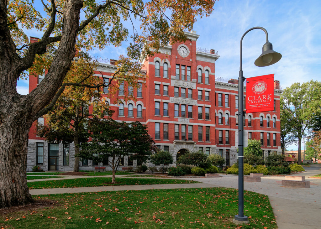 bolsas-da-clark-university-jonas-clark