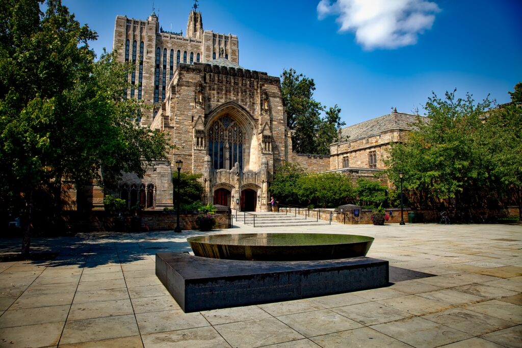 estudar-em-uma-ivy-league-yale